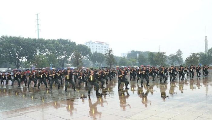  Tiết mục biểu diễn võ thuật do cán bộ, chiến sĩ Phòng Cảnh sát Cơ động, Công an tỉnh Thanh Hóa biểu diễn tại buổi lễ phát động 