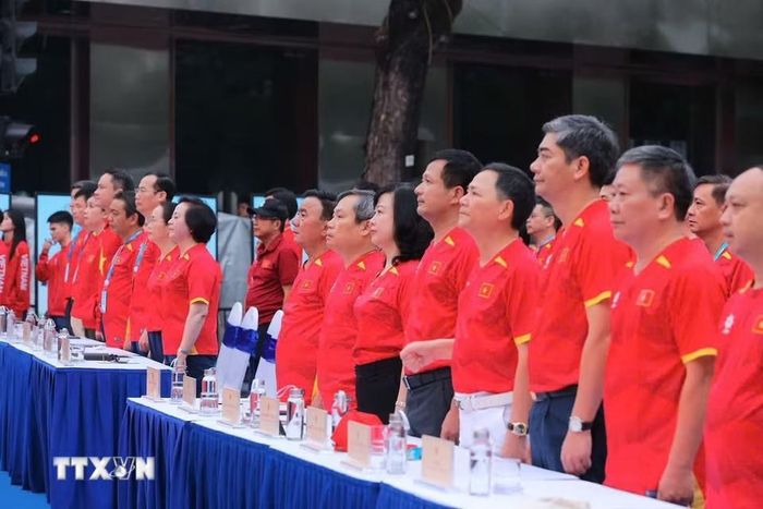 Thường trực Ban Bí thư Trần Cẩm Tú, Phó Thủ tướng Phạm Thị Thanh Trà cùng các đại biểu dự Lễ phát động phong trào "Mỗi người dân lựa chọn ít nhất một môn thể thao phù hợp để tập luyện thường xuyên". Ảnh: Hoàng Hiếu/TTXVN