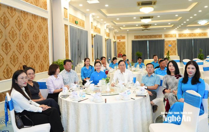 Các đại biểu tham dự chương trình. Ảnh: T.L
