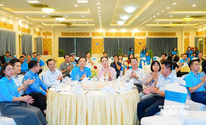 Các đại biểu tham dự chương trình. Ảnh: T.L