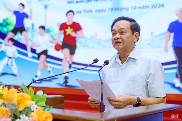Ông Nguyễn Văn Sơn - Chủ tịch Hội Bảo trợ Người khuyết tật và Trẻ mồ côi tỉnh phát động giải chạy UpRace.