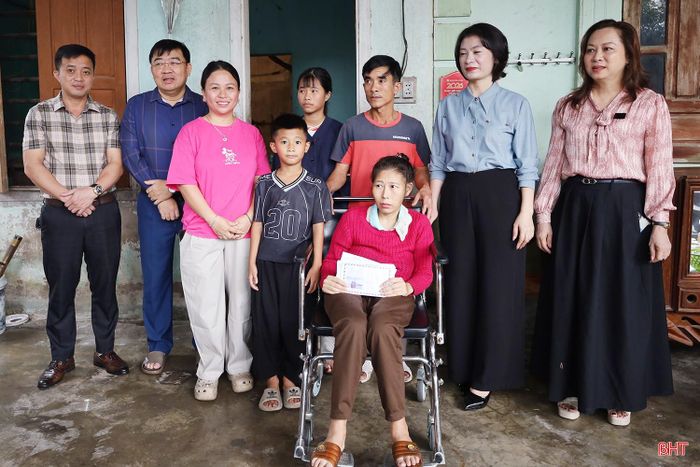 Số tiền là nguồn hỗ trợ thiết thực giúp cho chị Trương Thị Chung tiếp tục được chữa trị căn bệnh ung thư vú và đa u tuỷ xương.