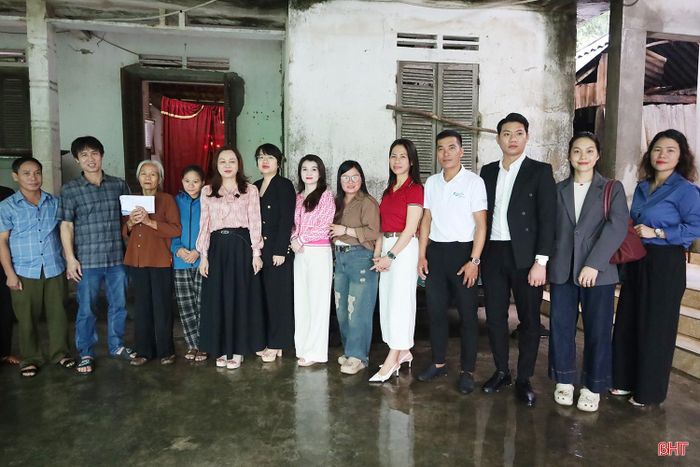 Hơn 80 triệu đồng là số tiền do các nhà hảo tâm, các khán giả, thính giả, độc giả ủng hộ sau khi hoàn cảnh của bà Bình được giới thiệu trong chương trình Vòng tay nhân ái của Báo và phát thanh, truyền hình Hà Tĩnh.