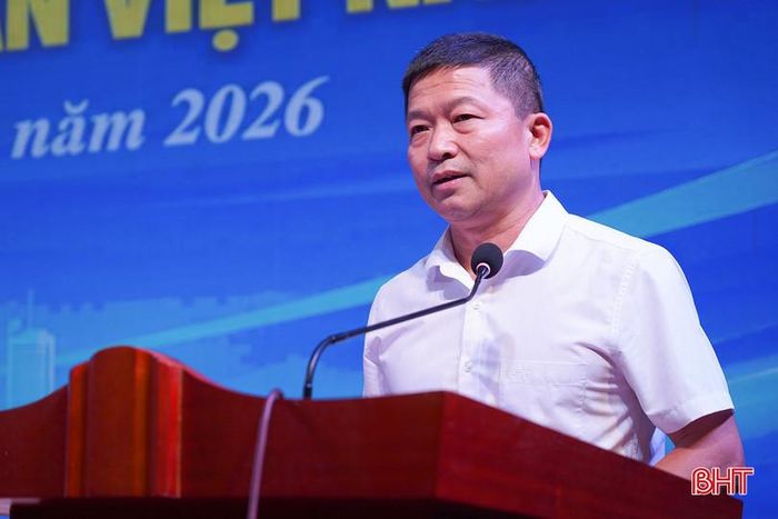  Chủ tịch UBND xã Sơn Tây Phạm Hoài An phát biểu tại buổi gặp mặt. 