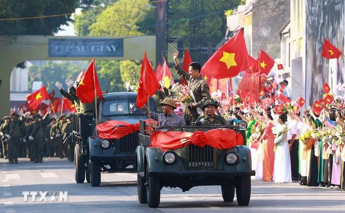 Màn thực cảnh tái hiện lịch sử “Ngày về chiến thắng” trong Lễ kỷ niệm 70 năm giải phóng Thủ đô, tại Hà Nội, ngày 10/10/2024. (Ảnh: Dương Giang/TTXVN)