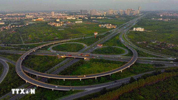 Nút giao thông đầu tuyến đường cao tốc Hà Nội-Hải Phòng. (Ảnh: Vũ Sinh/TTXVN)