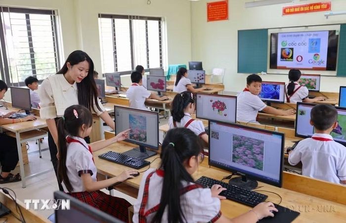 Năm học 2024-2025, quy mô giáo dục của thành phố Hà Nội tiếp tục phát triển, dẫn đầu cả nước. Trong ảnh: Công trình chào mừng 70 năm Giải phóng Thủ đô, Trường Tiểu học Đồng Tháp, Đan Phượng được đầu tư xây dựng đạt chuẩn quốc gia cấp độ 2. (Ảnh: Thanh Tùng/TTXVN)