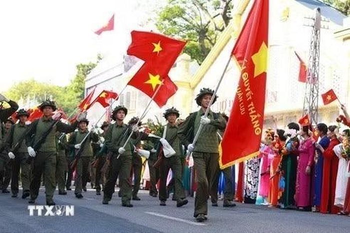 Màn thực cảnh tái hiện lịch sử “Ngày về chiến thắng” trong Lễ kỷ niệm 70 năm giải phóng Thủ đô, tại Hà Nội, ngày 10/10/2024. (Ảnh: Dương Giang/TTXVN)