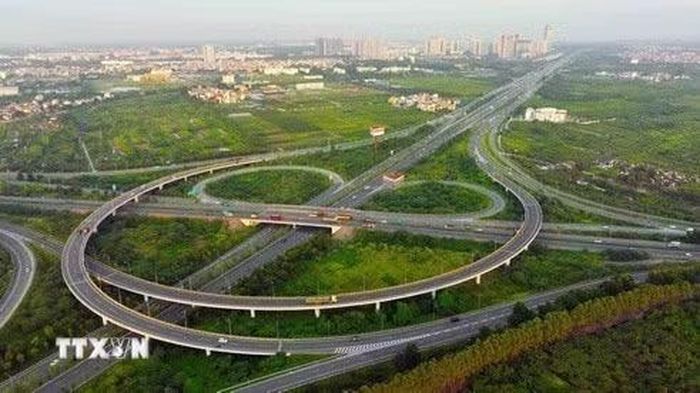 Nút giao thông đầu tuyến đường cao tốc Hà Nội-Hải Phòng, một trong những tuyến cao tốc đại nhất Việt Nam. (Ảnh: Vũ Sinh/TTXVN)