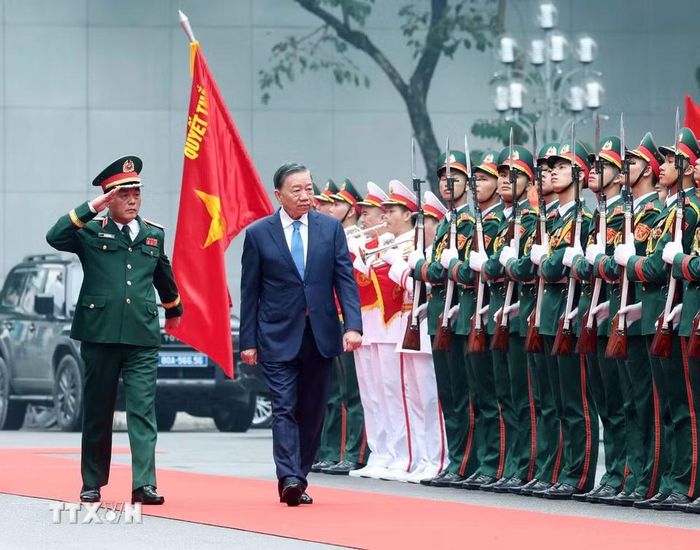 Tổng Bí thư, Chủ tịch nước Tô Lâm đến dự Lễ kỷ niệm 80 năm Ngày truyền thống Lực lượng vũ trang Thủ đô. (Ảnh: Thống Nhất/TTXVN)
