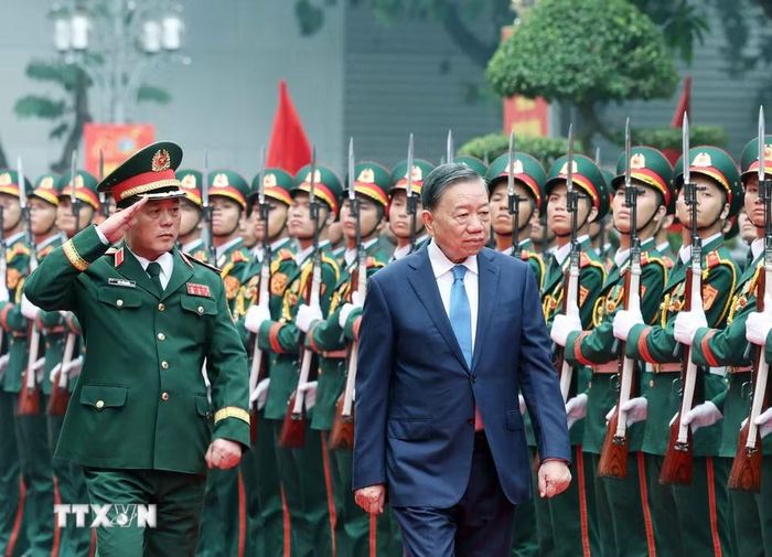 Tổng Bí thư, Chủ tịch nước Tô Lâm đến dự Lễ kỷ niệm 80 năm Ngày truyền thống Lực lượng vũ trang Thủ đô. (Ảnh: Thống Nhất/TTXVN)