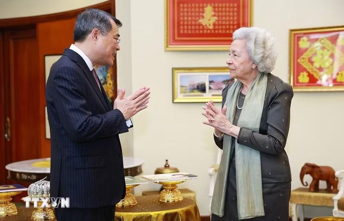 Thủ tướng Lê Minh Hưng thăm Hoàng thái hậu Campuchia Norodom Monineath Sihanouk. (Ảnh: Dương Giang/TTXVN)