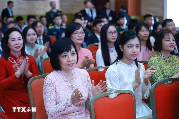 Cộng đồng người Việt Nam tại Campuchia tham dự buổi gặp. (Ảnh: Dương Giang/TTXVN)