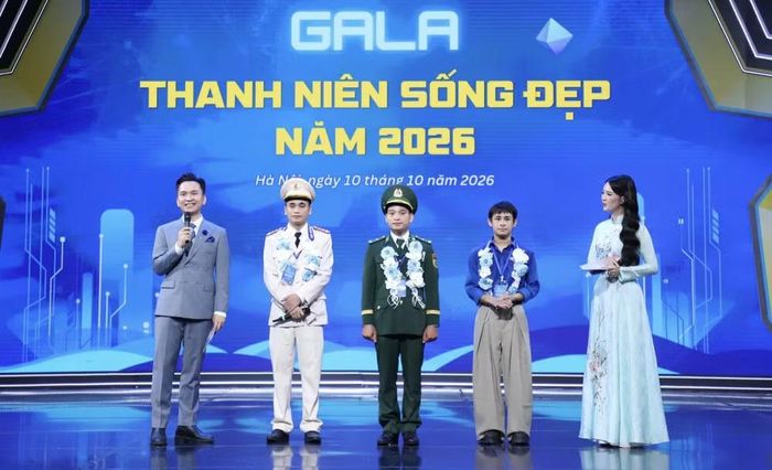 Các thanh niên tiêu biểu giao lưu tại chương trình. (Ảnh: Vietnam+)