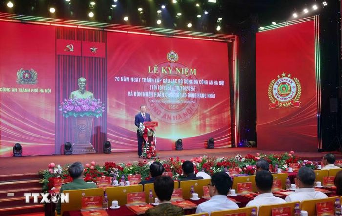 Tổng Bí thư, Chủ tịch nước Tô Lâm phát biểu chúc mừng Câu lạc bộ bóng đá Công an Hà Nội. (Ảnh: Phạm Kiên/TTXVN)