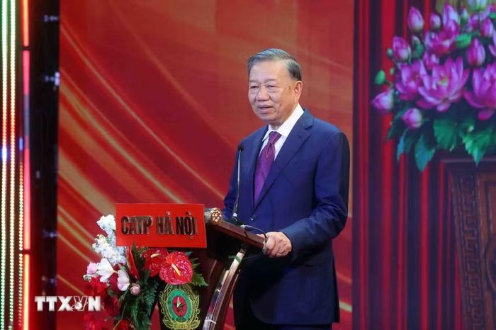 Tổng Bí thư, Chủ tịch nước Tô Lâm phát biểu chúc mừng Câu lạc bộ bóng đá Công an Hà Nội. (Ảnh: Phạm Kiên/TTXVN)