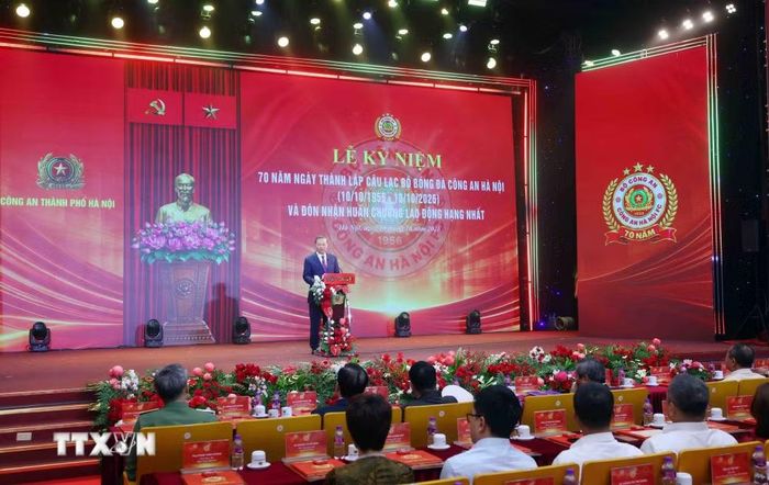 Tổng Bí thư, Chủ tịch nước Tô Lâm phát biểu chúc mừng Câu lạc bộ bóng đá Công an Hà Nội. (Ảnh: Phạm Kiên/TTXVN)