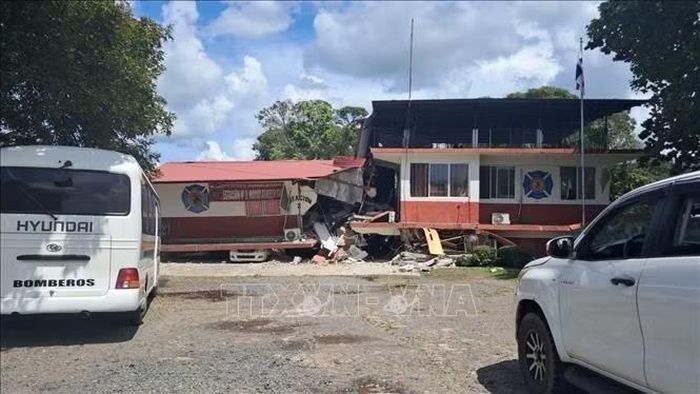 Một căn nhà bị hư hại sau động đất ở Sona, tỉnh Veraguas, Panama sau động đất, ngày 9/10/2026. Ảnh: THX/TTXVN phát