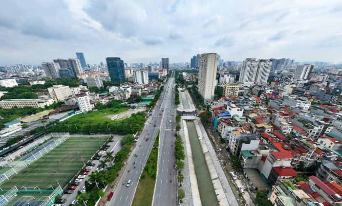 Đường Xuân Tảo trên tuyến Vành đai 2,5 (phường Nghĩa Đô, Hà Nội) khoác lên diện mạo mới sau khi dự án chống ngập hoàn thành.