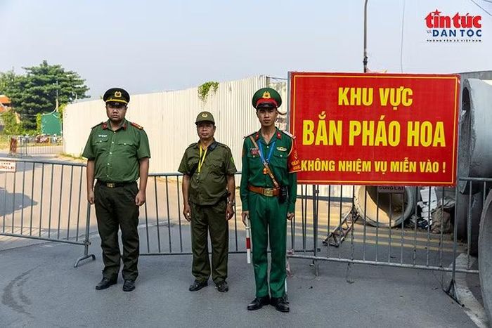 Công tác bảo vệ, bảo đảm an ninh, an toàn tại trận địa pháo hoa hồ Tây.
