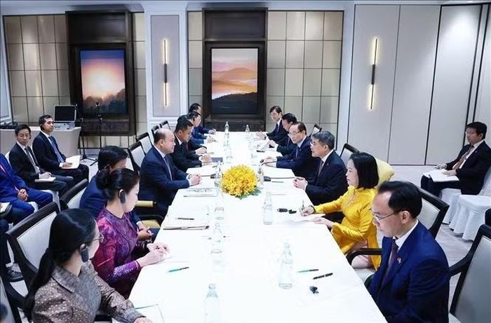 Thủ tướng Lê Minh Hưng tiếp Phó Thủ tướng, Chủ tịch Hội Liên hiệp thanh niên Campuchia Hun Many. Ảnh: Dương Giang/TTXVN