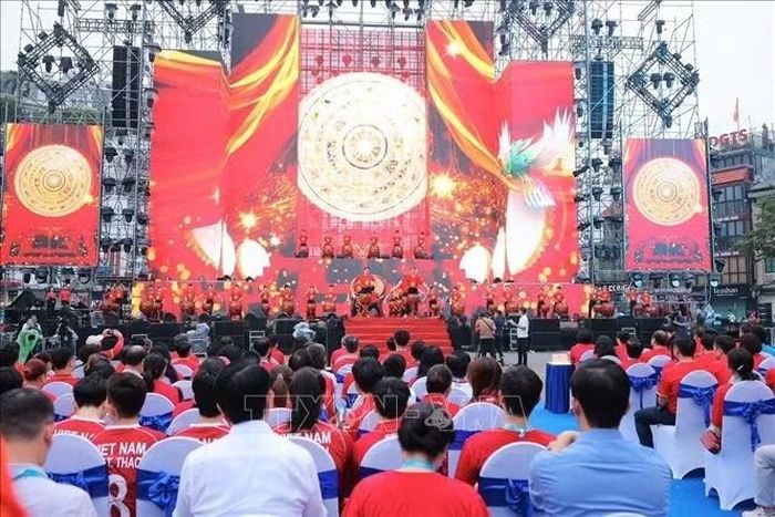 Lễ phát động diễn ra từ 6h30 phút ngày 10/10, tại Quảng trường Đông Kinh Nghĩa Thục phường Hoàn Kiếm, Hà Nội), dự kiến, có khoảng 10.000 - 12.000 người tham gia.