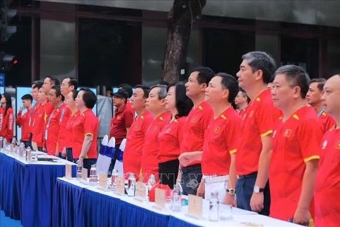 Thường trực Ban Bí thư Trần Cẩm Tú, Phó Thủ tướng Phạm Thị Thanh Trà cùng các đại biểu dự Lễ phát động phong trào "Mỗi người dân lựa chọn ít nhất một môn thể thao phù hợp để tập luyện thường xuyên".