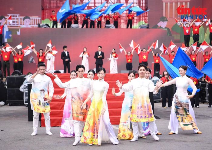 Những tiết mục nghệ thuật tại buổi lễ.