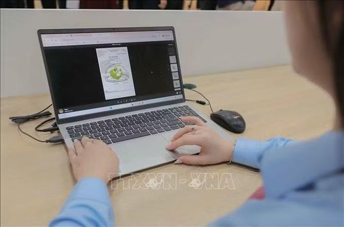 Sau khi đăng ký thành công, dữ liệu được cập nhật lên hệ thống dịch vụ công, nhân viên tiếp nhận, xử lý hồ sơ và trả kết quả, giúp người dân tiết kiệm thời gian, giảm việc đi lại.