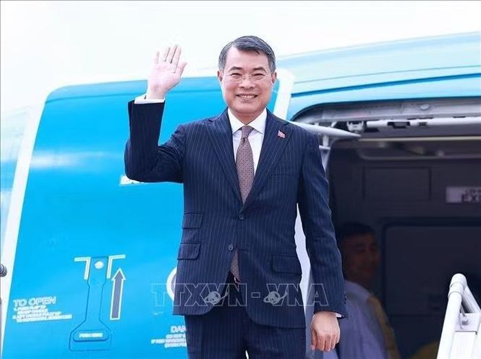 Thủ tướng Lê Minh Hưng rời thủ đô Phnom Penh về nước, kết thúc tốt đẹp chuyến thăm chính thức Vương quốc Campuchia. Ảnh: Dương Giang/TTXVN