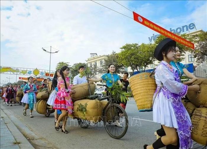 Hoạt động trải nghiệm góp phần giúp người dân, du khách hiểu thêm về những chiếc xe đạp thồ từng góp sức làm nên thắng lợi của Chiến dịch Điện Biên Phủ.