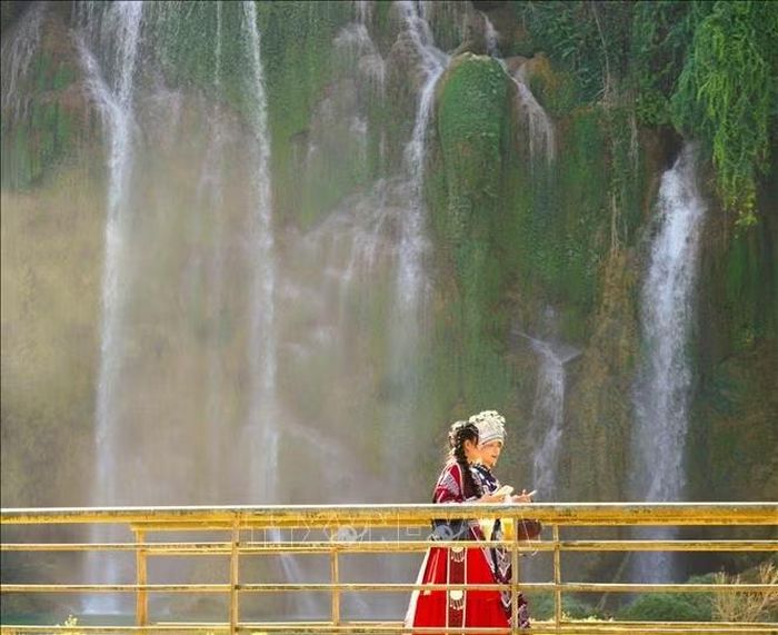 Khung cảnh nên thơ của thác Bản Giốc khi vào Thu.