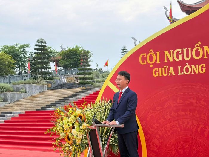 Phó giám đốc Sở Văn hóa, Thể thao và Du lịch Trần Trung Hiếu phát biểu tại Lễ dâng hương tưởng niệm các Vua Hùng.