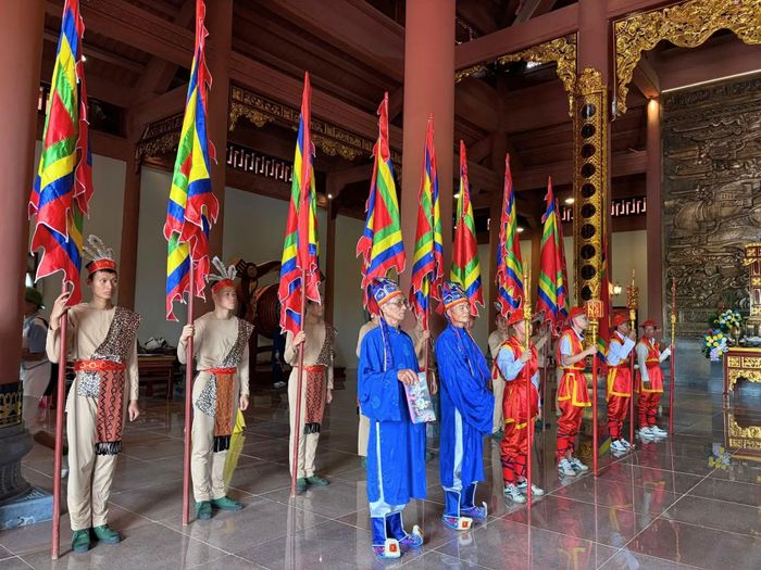 Đến với Làng Văn hóa - Du lịch các dân tộc Việt Nam trong dịp này, người dân và du khách còn được tham gia vào nhiều hoạt động trải nghiệm văn hóa và di sản phong phú.