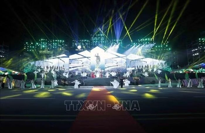 Chương trình nghệ thuật nghệ thuật đặc sắc với chủ đề “Giai điệu Arabica Sơn La” tại Lễ khai mạc.