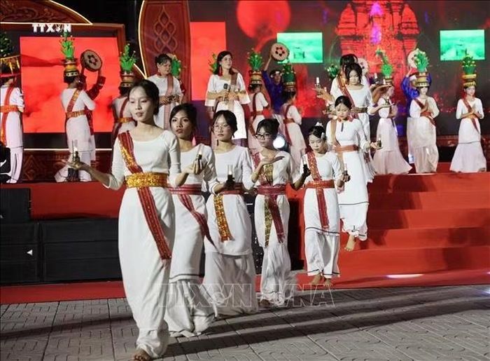 Các thiếu nữ tại Lễ hội Gốm Chăm Bàu Trúc xã Ninh Phước, tỉnh Khánh Hòa lần thứ nhất - năm 2026, tối 10/10/2026.
