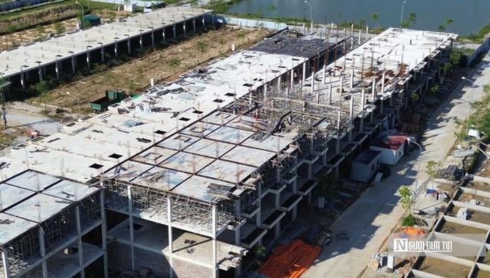 Một số dãy nhà bên trong dự án đã xây dựng lên 2-3 tầng.