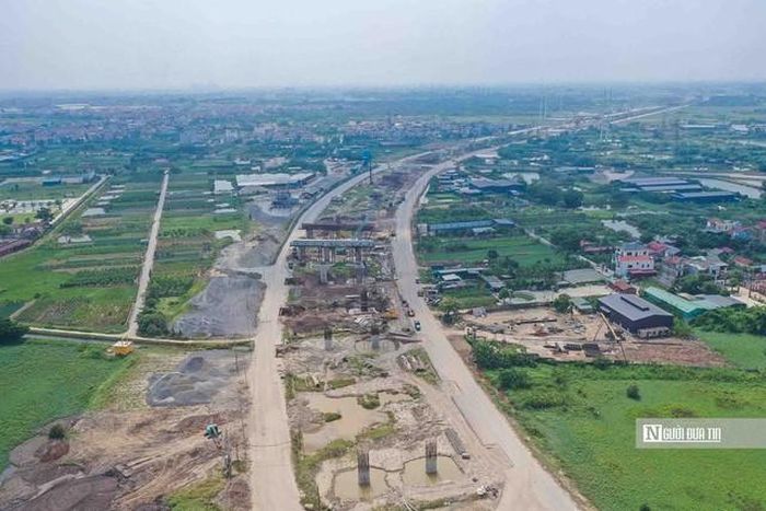 Đường song hành Vành đai 4 đoạn qua địa bàn xã Hồng Vân đã cơ bản hoàn thành. Những hạng mục cuối cùng của đường song hành.
