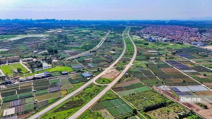Đường song hành thuộc Dự án đường Vành đai 4 – Vùng Thủ đô Hà Nội đã cơ bản thành hình, sẵn sàng hướng tới các mốc thông xe kỹ thuật trong tháng 10, tháng 11 và hoàn thành toàn bộ dự án trong tháng 12/2026.