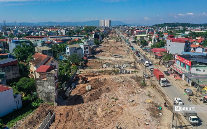 Ghi nhận của Người Đưa Tin tại đoạn qua địa bàn phường Chương Mỹ có chiều dài 3,658km, ngay sau khi có mặt bằng sạch vào đầu tháng 7, máy móc, nhân lực của nhà thầu đã bắt tay vào triển khai dự án.