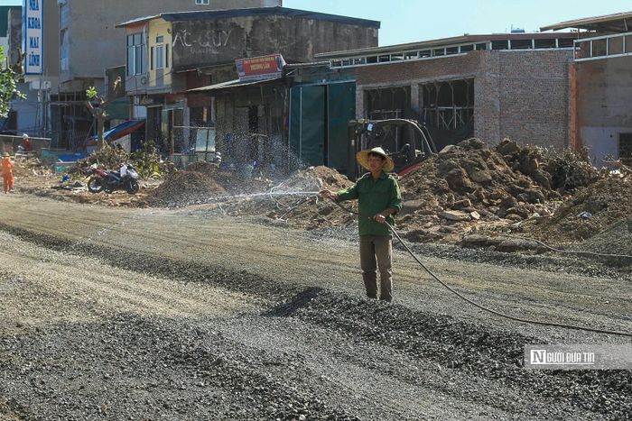 Tại buổi kiểm tra thực địa Dự án đầu tư cải tạo, nâng cấp Quốc lộ 6, đoạn Ba La - Xuân Mai ngày 7/10, Phó Chủ tịch UBND Thành phố Hà Nội Trương Việt Dũng ghi nhận công tác giải phóng mặt bằng đối với các hộ dân đã cơ bản hoàn thành, tạo điều kiện thuận lợi để triển khai các hạng mục tiếp theo.