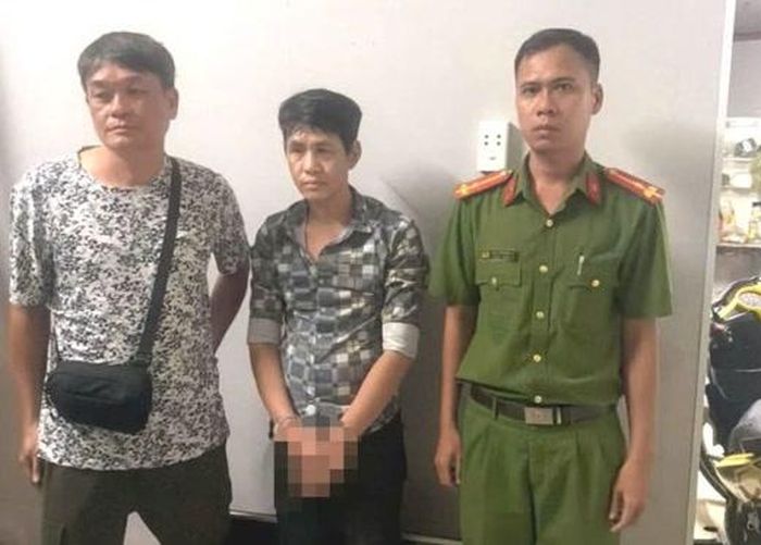 Công an xã Phước An, thành phố Đồng Nai phối hợp Công an phường Nha Trang, tỉnh Khánh Hòa bắt giữ Nguyễn Ngọc Việt (người ở giữa). Ảnh: Công an thành phố Đồng Nai