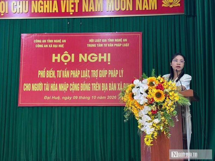 Luật gia Trần Hoàng Việt Hà tuyên truyền pháp luật. 