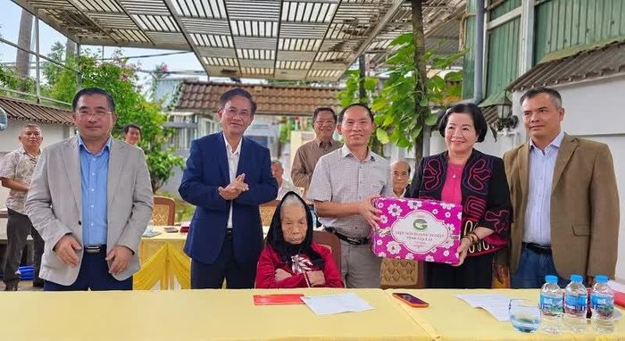Hiệp hội Doanh nghiệp tỉnh Gia Lai và Công ty Cổ phần Công trình Đô thị Gia Lai nhận phụng dưỡng Mẹ Việt Nam Anh hùng Lê Thị Thọ nhân dịp kỷ niệm 79 năm Ngày Thương binh - Liệt sĩ (27/7/1947 - 27/7/2026).