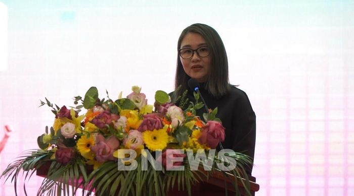 Bà Vũ Thị Thu Trang, Giám đốc Cao cấp Thương hiệu - Khối Truyền thông & Tiếp thị, Ngân hàng Thương mại cổ phần Việt Nam Thịnh Vượng (VPBank) phát biểu trong hội thảo. Ảnh: Nhựt An - TTXVN