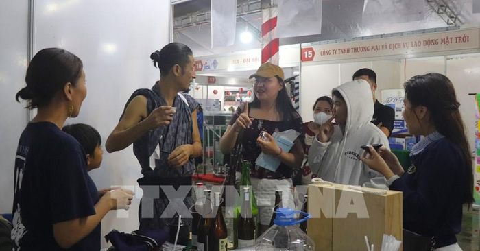 Giao lưu gặp gỡ giữa người dân Cần Thơ và Nhật Bản. Ảnh: Nguyễn Hằng - TTXVN