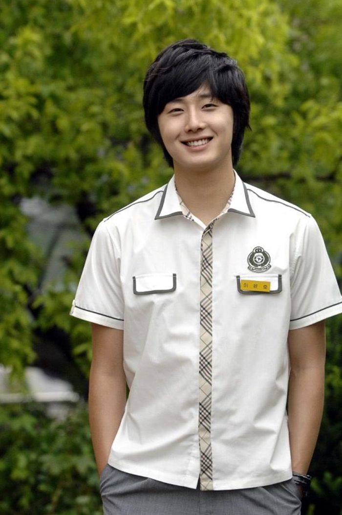 Jung Il Woo ghi dấu ấn với khán giả Việt qua bộ phim đình đám Gia Đình Là Số 1.