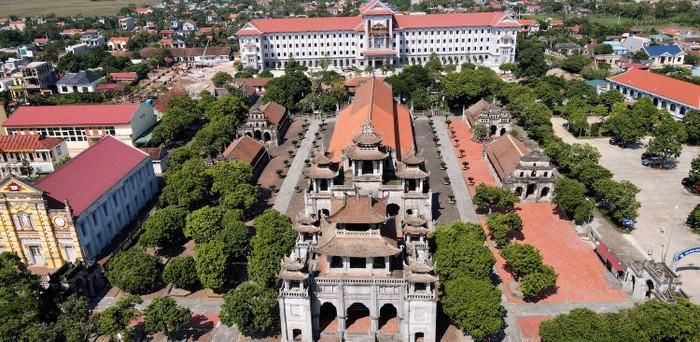 Nhà thờ đá Phát Diệm nhìn từ trên cao. Ảnh: Sưu tầm