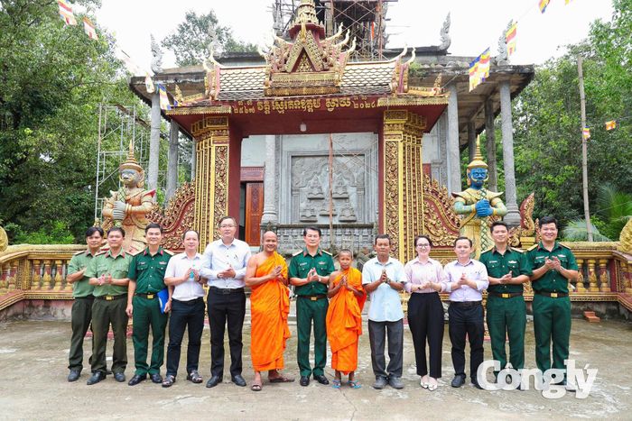 Thăm, chúc mừng các vị sư sãi và đồng bào Khmer nhân dịp lễ Sen Dolta năm 2026.