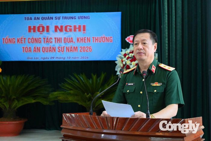 Trung tướng Dương Văn Thăng, Phó Chánh án TANDTC - Chánh án Tòa án Quân sự Trung ương phát biểu khai mạc Hội nghị.